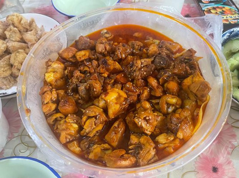 火锅鸡聚餐的欢乐瞬间:一场味蕾与友情交织的美好相聚